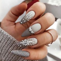 Capture winter charm with Grey Snowy Christmas Nails. Elevate your festive style with this chic seasonal touch.Grey Snowy Christmas Nails Unghie Sfumate, Her Nails, White Nail, Get Nails, Stick On Nails, Nail Arts, Nail Polishes