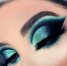 Blue Christmas Makeup, Aqua Eyeshadow, Marie Ann, Dark Makeup Looks, Makeup Ojos, Dance Makeup, Rainbow Makeup