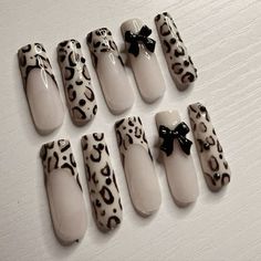 White Nails Not Acrylic, Black And White Leopard Print Nails, Nail Art Leopard Print, Gel Nails Ideas Oval, Nail Layout Design, Nail Ideas Leopard Print, Nail Designs Zebra Print, Nail Inspo Medium Square, Snow Leopard Nails