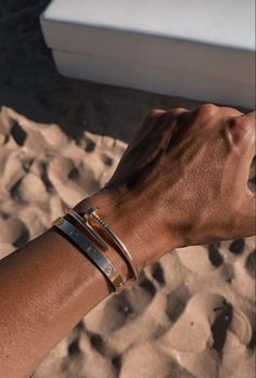 Cool Mens Bracelets, Mens Luxury Lifestyle, Mens Cuff Bracelets, Streetwear Jewelry, Bangle Bracelet Gold, Accessories Outfit, Mens Silver Jewelry, Men Stylish Dress, Dope Jewelry