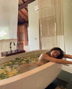 사진 촬영 포즈, Relaxing Bath, My Dream Life, Feminine Energy, Insta Inspo, Divine Feminine, 2024 Vision, Aesthetic Photo