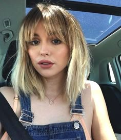 curtain-bangs-haircut-trend-hairstyle-ideas-for-fall-2018-min Short Bob Haircuts With Bangs, Bob Haircuts With Bangs, Hot Haircuts, New Hair Ideas, Bob Haircut With Bangs, Hairstyles For Fine Hair, Hair Cut Ideas, Peinados Fáciles Para Cabello Corto