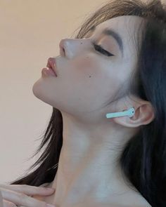 Exercises can help you sculpt your jaw and make you look younger. Learn the best exercises for a defined jawline and how to get started. Angel Skull Side Profile, Desired Jawline, Feminine Jawline, Feminine Nose, Desired Nose, Side Pfp, Angel Skull, Jawline Exercise, Pretty Nose