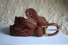 Vintage ESPRIT women's brown braided belt, from the Y2K era Women's brown woven leather belt with a leather-covered long belt buckle with gold detail and wavy woven design of the strap. Perfect over a dress or an oversized shirt or a dress Size - missing tag! Length (measured from the edge of the belt buckle to the end of the braided part and does not include the belt buckle) - 33.8 inches / 86 cm. Width of the leather strap at its widest - 1.5 inches / 3.7 cm Condition: Very good vintage condit Brown Leather Rope Belt, Bohemian Brown Rope Belt, Casual Adjustable Brown Belts And Suspenders, Casual Brown Adjustable Belt, Hippie Belt, Vintage Esprit, Braided Belt, Genuine Leather Belt, Warm Brown