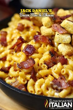 macaroni and cheese with bacon in a skillet