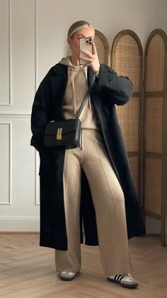 Outfits Timeless, Old Money Winter, Sportswear Outfits, Casual Work Wear, Europe Outfits, Winter Fashion Outfits Casual, Beige Outfit, Scandinavian Fashion