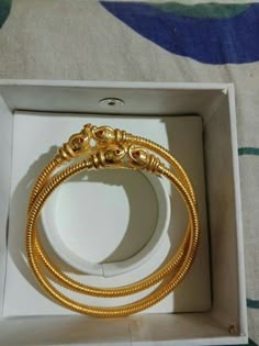 Bengali Kada Designs, Kadaa Gold For Women, Kandora Dizain Gold, Golden Bangles Indian Design, Kada Bangles Gold Design, Round Gold Pendant, Simple Bangles, Simple Gold Bangle