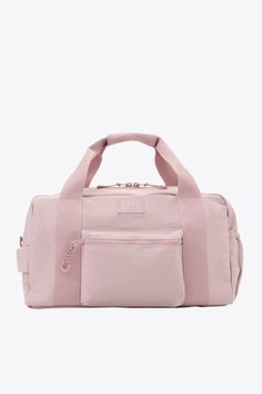 BÉIS 'The Sport Duffle' in Atlas Pink - Pink Sport Duffle & Gym Bag Ballet Wishlist, Friday Vlog, Cute Gym Bag, Small Gym Bag, Tennis Girl, Gym Bag Essentials, Pink Duffle Bag, Athlete Gifts, 2024 Wishlist