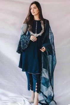 Gaun Fashion, Beautiful Pakistani Dresses, Hippy Chic, Casual Wear Dress, Pants Women Fashion, Kurti Designs Party Wear, Sleeves Designs For Dresses