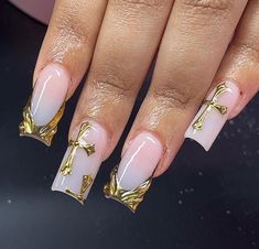 Short White And Gold Nails, White Nails With Gold, Birthday 21, Gold Acrylic Nails, Hard Nails, Gold Nail, Her Nails, Simple Acrylic Nails