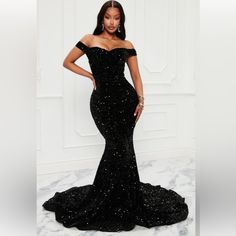 New With Tag Off The Shoulder Black Sequin Gown. Not Missing Any Sequins. Zips Up The Back. Sequin Evening Gowns Plus Size, Homecoming Dresses Fashion Nova, High School Grad Dresses Long, Glamorous Fitted Black Gown, Glamorous Black Fitted Gown, Fitted Black Sequin Gown, Fitted Black Gown With Sequins, Glamorous Black Maxi Dress With Sweep Train, Freshman Prom Dresses