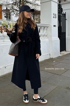 Rome December Outfit, December Outfits 2024, Winter Rome Outfits, Long Black Wool Coat Outfit, London In November Outfits, Ireland Outfits Spring, Walking Around The City Outfit, Milan Winter Outfit, Rome Winter Outfits