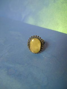 p12 Vintage Jewelry Honey Yellow Natural Baltic Amber gem bronze Ring Size 18mm Vintage Jewelry With Large Stone In Open Ring, Gift Brass Moonstone Ring, Vintage Crystal Ring With Stone Setting As Gift, Bronze Cabochon Round Jewelry, Vintage Bronze Gemstone Jewelry, Bronze Gemstone Vintage Jewelry, Bronze Oval Rings As Gifts, Bronze Oval Rings For Gift, Oval Bronze Rings For Gift