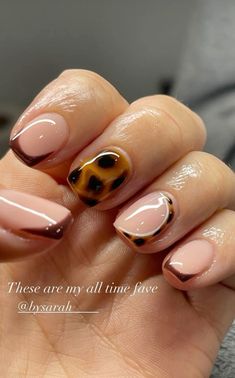 Biab Nail Design Short Square, Natural Nail Designs Winter, Tortus Nail Designs, Really Short Nails Ideas Simple, Natural Nail Ideas Gel, Short Gel Manicure Design, Fall Gel Manicure Ideas, Short Black Square Nails, Fall Nails Ideas Autumn Short