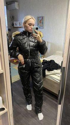 Leather Leggings Fashion, Quilted Parka, Winter Attire, Ski Fashion, Black Down