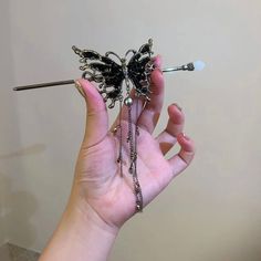 New Chinese high-end liquid butterfly tassel hairpin, dual-purpose hairpin, simple style can make your hair accessories unique. Tassel Hairpin, Butterfly Hairpin, Chinese Hairpin, Japanese Hairstyle, Fashion Design Dress, Design Dresses, Pretty Stuff, New Chinese, Hair Sticks