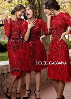 Dolce and Gabbana vintage red Women In Red, Mode Editorials, Looks Party, فستان سهرة, Red Dresses, Milan Fashion Weeks, Red Fashion, Look Chic, Gold Style