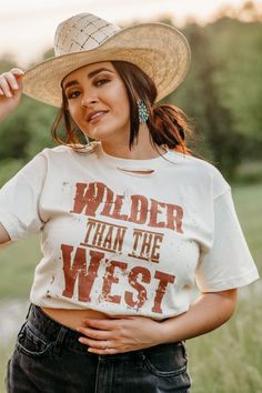 Country Music Festival Outfits, Cowgirl Couture, Country Gal, Birthday Bbq, Country Tees, Sublimation Ideas, Western Graphic Tees, Western Outfit