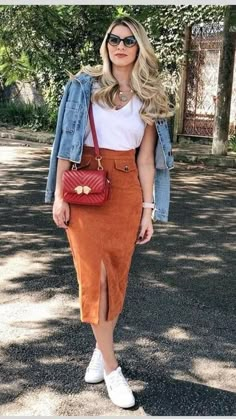 Skirt And Sneakers, Modest Wear, Outfits Casuales, Modest Outfits, Modest Fashion, White Shirt, Chic Outfits, Casual Chic, Stylish Outfits