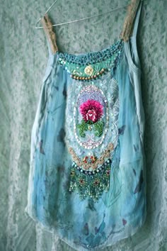 #bohemian ☮k☮ #boho #hippie Hippie Elegante, Boho Chique, Romantic Tops, Antique Textiles, Beautiful Clothes