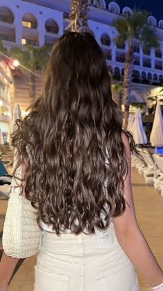 Curly Long Hair Aesthetic, Wavy Hair Aesthetic Girl, Long 2a Hair, Wavy Hair Aesthetic, Surf Girl Hair, Pelo Ondulado Natural, Long Wavy Hair, Long Curly Hair, How To Make Hair