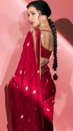 Shimmer Saree, Saree Looks, Glittery Dress, Indian Princess, Satin Saree, Red Saree, Shraddha Kapoor, Floral Print Midi Dress, Goddess Braids