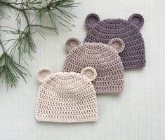 This baby boy bear hat is the perfect addition to your little one first pictures and also great for everyday wear. It is the best choice to keep your baby warm, comfortable and looking cute. SIZES AVAILABLE: Newborn 0 - 3 months  3 - 6 months Available in 8 colors! Please choose the color from the drop down menu. MATERIAL:  10% bamboo 90% acrylic blend yarn CARE INSTRUCTIONS: machine washable ( 30 C ) but recommended hand wash, do not iron. All my items here:  www.etsy.com/shop/LittleBabyProps P Crochet Baby Bear Hat, Baby Boy Beanies, Newborn Boy Hats, Baby Hospital Hat, Baby Boy Bear, Hat Photography, Crochet Newborn Hat, Hat With Ears, Boys Beanie