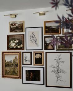 HOW TO CREATE THE PERFECT GALLERY WALL | HOME DECOR INSPO Sunrise House, Parisian Room, Aesthetic Corner, North Prints, Hallway Gallery Wall, Entryway Makeover, Lovely Sunday, Gallery Wall Layout