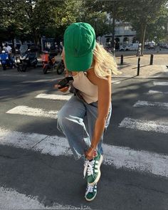 #ootd#inspiration #outfits Ootd Campus, Outfit Campus, Adidas Outfit Shoes