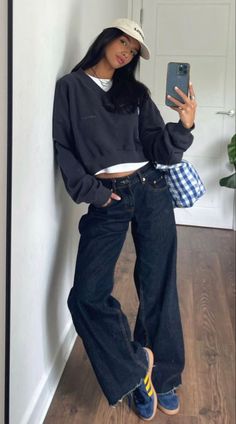 Kacky Pants Outfit, Winter Fit Inspo Aesthetic, La Work Outfit, November Outfits 2023, Cold College Outfit, Steeze Outfit, Autumn Fits 2024, Cargo Sweats Outfit, 50 Degree Weather Outfit Spring