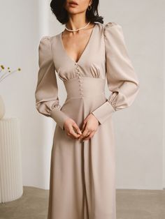 Midi Dress Classy, Cutout Neckline, Flowing Blouse, Formal Dresses With Sleeves, Evening Dresses For Weddings, Outfit Jeans, Women's Evening Dresses, Online Fashion Store, Satin Midi Dress