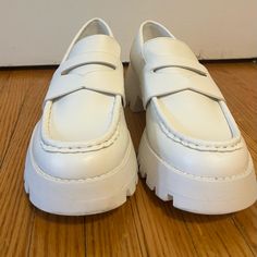 Faux Leather White Loafers With No Scratches Or Stains, Brand New, Only Used 2x. Pull And Bear Shoes, Pull Bear Shoes, Bear Shoes, White Loafers, Bear White, Flat Shoes Women, Loafer Flats, Color White, Loafers