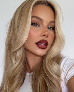 The Easiest Way To Nail The Ombré Lips Trend Makeup Bibir, Formal Makeup, Red Lip Makeup, Makijaż Smokey Eye, Dope Makeup, Glam Look, Glamour Makeup, Makeup Pictures