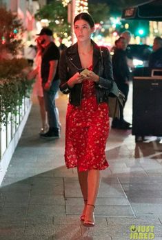 Dinner Outfits Ideas, Camilla Morrone, Family Dinner Outfit, Spring Outfit Women, Spring Outfits Ideas, Hippie Rock, Camila Morrone, Stylish Aesthetic, Aesthetic Outfit Ideas