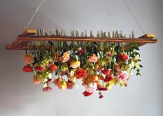 Floral Chandelier Diy, Hanging Floral Chandelier, Fleurs Diy, Flower Chandelier, Studio Diy, Floral Chandelier, Diy Chandelier, Diy Hanging