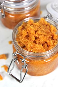 Ginger Body Scrub, Turmeric Scrub, Diy Sugar Scrub Recipe, Săpunuri Handmade, Sugar Scrub Homemade, Sugar Scrub Recipe, Ginger Essential Oil, Diy Body Scrub