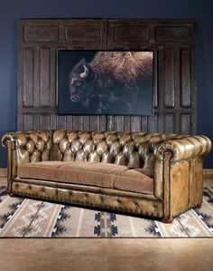 Maverick Chesterfield Couch in bone putty burnished leather - American made - Your Western Decor Couch Luxury, Rustic Couch, Chesterfield Couch, Rustic Sofa, Western Rustic, Bench Seat Cushion, Western Furniture, Lodge Style, Leather Artisan