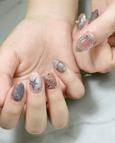 #nails #silver #inspo #star #piedras #newnails #girls #crystals #bling Stars Nails Design, Beauty Hacks Nails, Cow Nails, Nails Silver, Magic Nails, Asian Nails, Nails Now, Blush Nails, Pretty Gel Nails