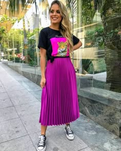 25/mar/2022 - Clau Alvarado encontrou este Pin. Encontre (e salve!) seus próprios Pins no Pinterest. Sneakers And Skirt, Cargo Skirts, Look 80s, Teacher Fashion, Colour Fashion, Pleated Skirt Outfit, Fun Outfits, How To Craft, Foto Poses