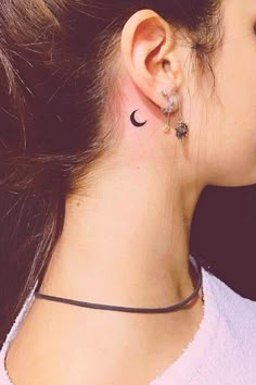 behind the ear tattoo ideas Tattoo Ears, Back Ear Tattoo, Ears Tattoo, Small Moon Tattoos, Behind Ear Tattoos, Tato Minimal, Ear Tattoos, Neck Tattoos Women