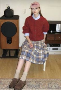 Winter Styling, Checkered Skirt, Outfit Red, Vintage Outfit, Red Cardigan, Geek Chic, 가을 패션, Plaid Skirt, Playing Dress-up