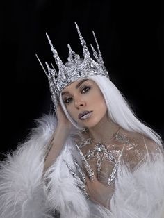 Snow Ice Queen Crown, necklace and claws handmade gothic style silver white Ice Queen Crown, Snow Queen Dress, Ice Crown, Snow Queen Illustration, Snow Queen Costume, Ice Queen Makeup, Ice Queen Costume, Bride Winter, Diy Fairy Wings