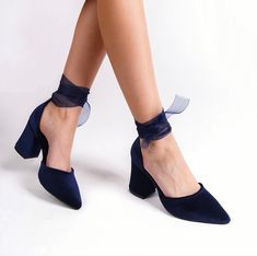 BLUE VELVET HEELS, BLUE VELVET SHOES, BLUE HIGH HEELS, NAVY BLUE HEELS, BLUE BLOCK HEELS, BLUE WEDDING SHOES, ANKLE STRAP HEEL, BRIDAL SHOES As Eleanor Louise, we stand out with our Navy Velvet heeled shoes that combine style and comfort. Specifically designed for brides, these shoes are crafted with high-quality materials. * Made from Navy Velvet and Premium Vegan Leather, our shoes are equipped with an ankle strap that provides comfort throughout the day. * Completing your style and boosting your confidence is the most elegant way! Navy Velvet 3.15-inch (8 cm) high-heeled shoes offer elegance and chicness with every step. Whether it's for daily wear or a special event, these shoes not only add height but also provide a sophisticated touch to your style. * Their classic and elegant design Blue Velvet Shoes, Blue Velvet Heels, Blue Block Heels, Velvet High Heels, Tulle Ribbon, Navy Blue Heels, Blue High Heels, Heels Blue, Blue Wedding Shoes