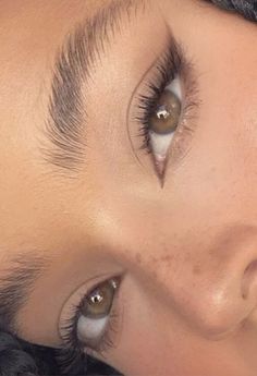 Makeup Looks With Brown Eyeliner, Eye Makeup Inspo Natural, Tired Girl Eye Makeup, Brunette Makeup Looks Natural Brown Eyes, Soft Makeup For Brown Eyes, Brown Eye Makeup Natural, Makeup Ideas For Hazel Eyes, Makeup Graduation, Dinner Makeup