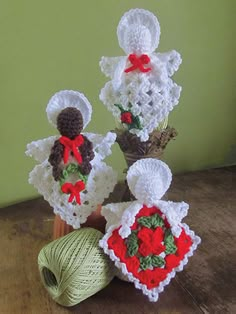 granny's little angels crochet pattern with red and white poinsettis