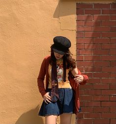 layer layered layering newsboy cap hat tie outfit inspiration inspo aesthetic denim mini skirt y2k Newsboy Cap Aesthetic, Newsboy Cap Outfit Women, Denim Mini Skirt Outfit Aesthetic, Newsboy Cap Outfit, Newsboy Cap Women Outfit, Newsboy Hat Outfit, Mini Skirt Outfit Aesthetic, Cap Women Outfit