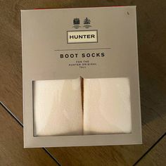 Nwt Hunter Boot Socks For The Hunter Original Color: Off White/Cream Size: L Questions? Leave A Comment Below! White Short Boots, Kids Hunter Boots, Green Hunter Boots, Womens Hunter Boots, Hunter Socks, Black Hunter Boots, Tall Hunter Boots, Tall Boot Socks, Knit Boot Socks