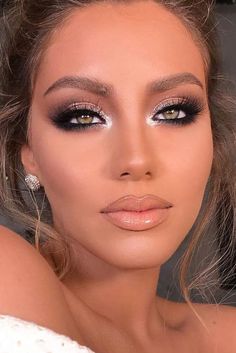 Makeup For Charcoal Dress, Bold Formal Makeup, Makeup Ideas For 21st Birthday, Cool Toned Smokey Eye Makeup, Dark Bridesmaid Makeup, Makeup For A Silver Dress, Formal Makeup Silver, Make Up With Silver, Glam Makeup Green Eyes