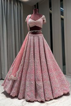 Lehnga Designs Traditional, Light Pink Lehenga With Contrast Dupatta, Bridal Trendy Lehnga, Grand Lehenga For Reception, Pink Organza Lehenga With Zari Work, Pink Organza Bollywood Lehenga, Pink Bollywood Style Organza Lehenga, Pink Bollywood Organza Lehenga, Festive Pink Lehenga In Tissue Silk