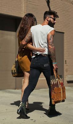 Street Style Vintage, Mode Hip Hop, Workout Man, Rocker Outfit, Men Tattoo, Old School Style, Look Retro, Stylish Couple, Fashion Couple